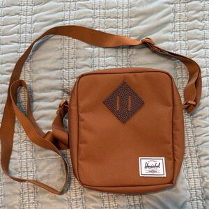 Herschel Supply Company Heritage Brown Crossbody 2.5L Messenger Bag Purse NEW